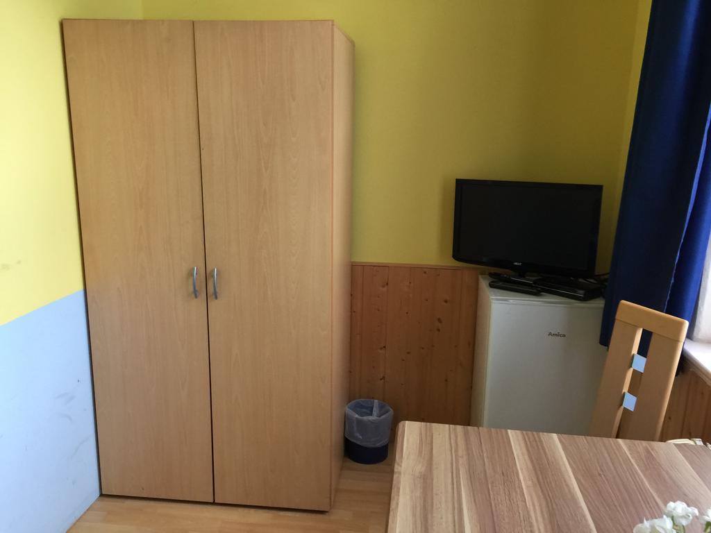 Zimmerfrei-Dresden Mit Bad-Minikuche Self Check In 24-7 外观 照片